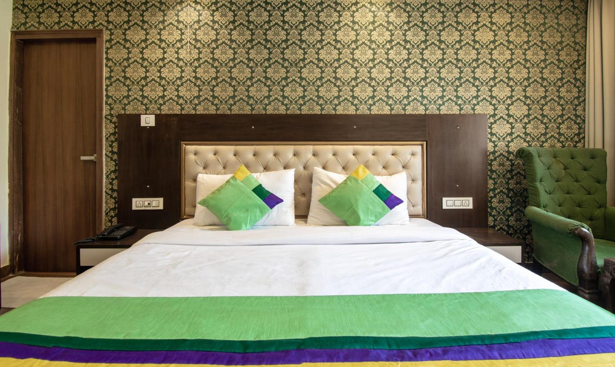 Ambika Residency, Near Hidimba Devi Temple Hotel Manāli Buitenkant foto